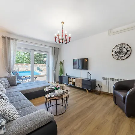 Tatil Evi Front In *