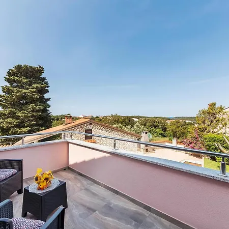 Front In 度假居 *